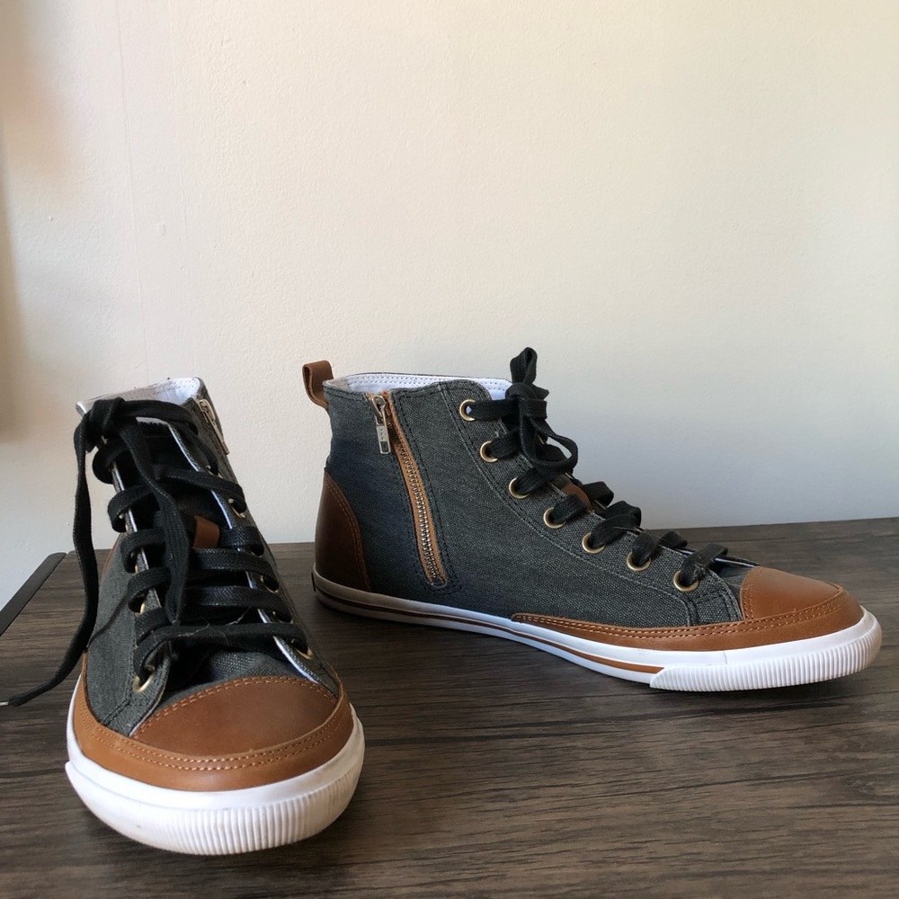 Men’s size 10.5 High Top Sneakers